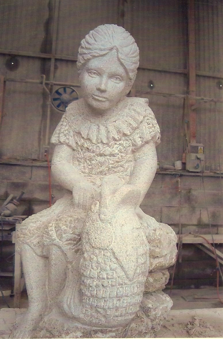 Fuente con niña sentada