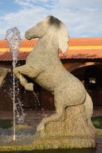 Caballo de piedra rampante.