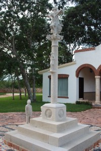 Crucero gallego con niños en Villa Gely, Campeche (México).