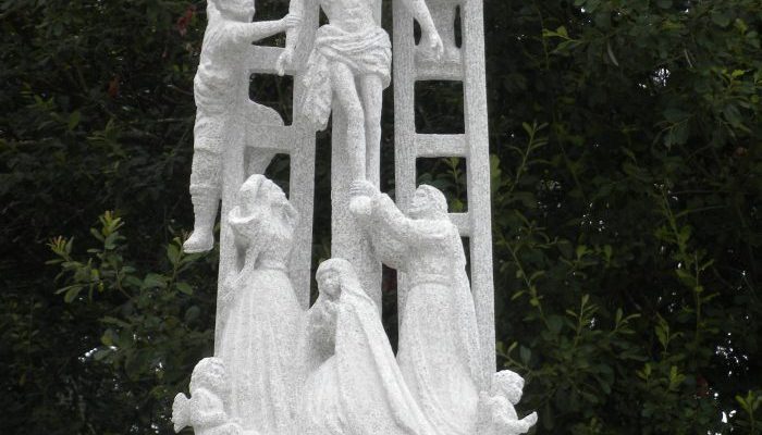 Cruz y capitel, réplica del Cruceiro de Hío